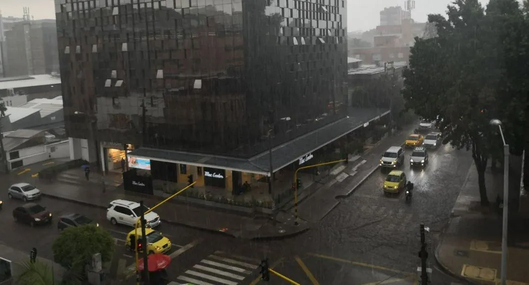 Fuertes lluvias con granizo se registran este martes en Bogotá; los ciudadanos lo reportan con fotografías y videos