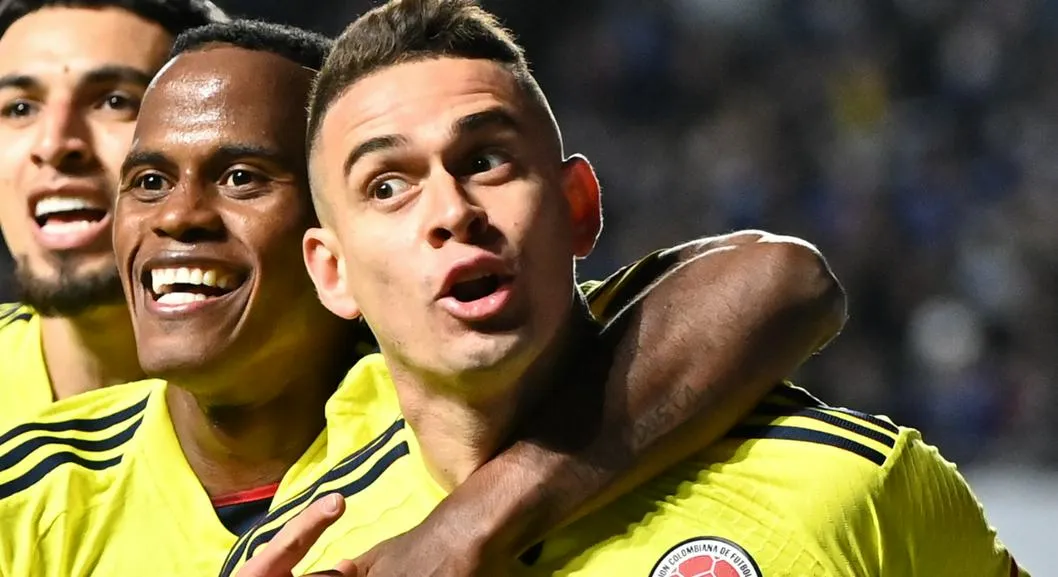Así celebró Rafael Santos Borré, jugador de la Selección Colombia, tras su golazo de chilena ante Japón. Lo piden para otro equipo de la 'Tricolor'.