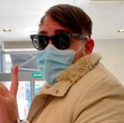 Alejandro Estrada Cardona, un joven que se hizo pasar por falso duque para robarse 1.500 millones de pesos, fue denunciado.