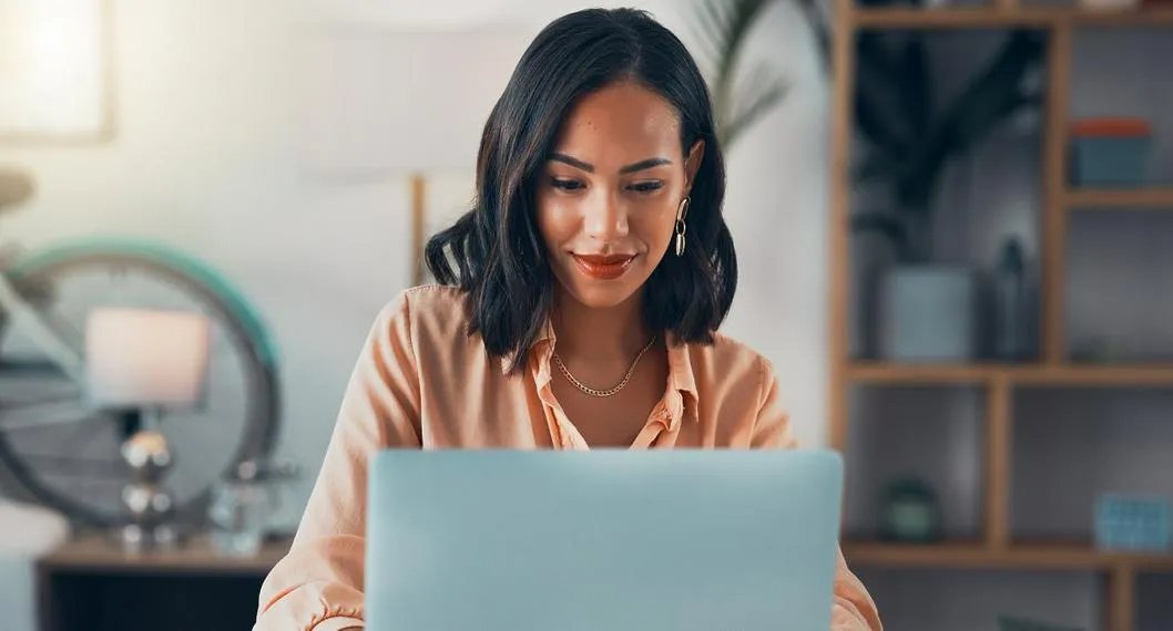 Así puede aplicar a las becas para mujeres interesadas en carreras tecnológicas