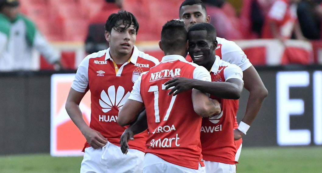 Sebastián Salazar y jugadores de Santa Fe celebrando un gol. Salazar llegó al Bogotá FC, de segunda división