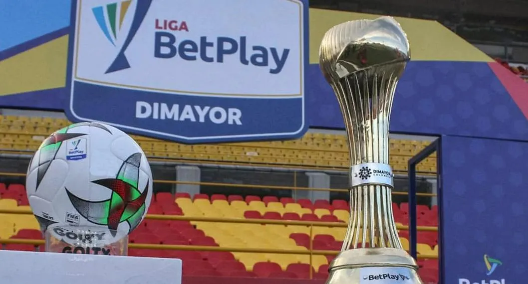 Imagen del balón y trofeo de la Liga BetPlay, por ranking de tarjetas por partido