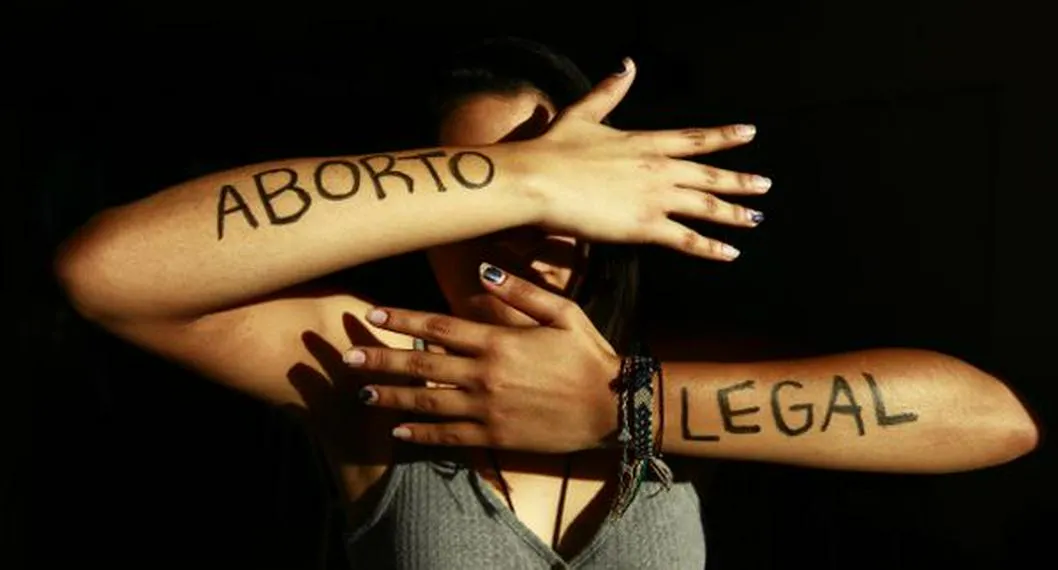 Mujer pidiendo la despenalización del aborto. Abogada en Colombia buscaba penalizarlo con hasta 60 años.