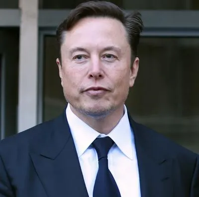Elon Musk, a propósito del hombre que se hizo pasar por él para estafar a una directora de colegio en California.