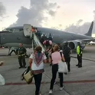 Avión de la Fuerza Aérea, evacuando viajeros de Ultra de San Andrés.