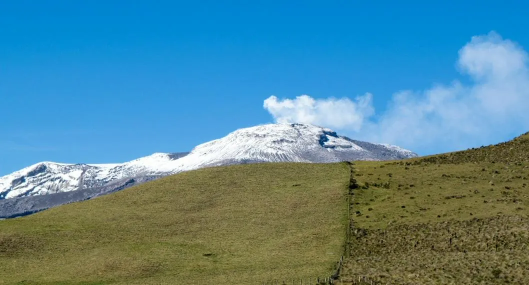 Foto del Nevado del Ruiz para ilustrar artículo sobre recomendaciones en caso de una erupción de un volcán. 
