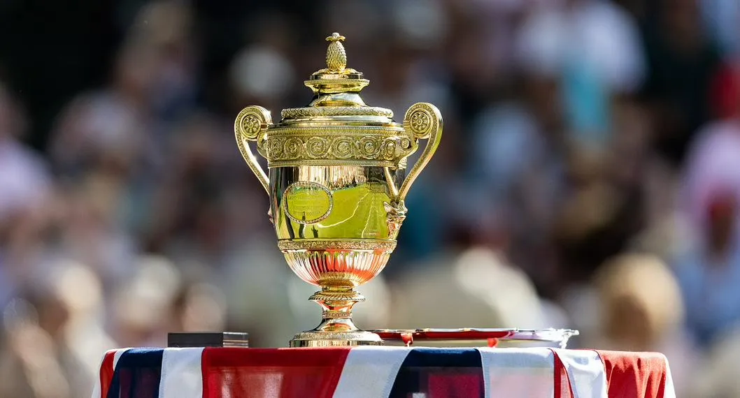 Trofeo de Wimbledon en 2022. Este año (2023) anunció el regreso a la competencia de tenistas rusos y bielorrusos.