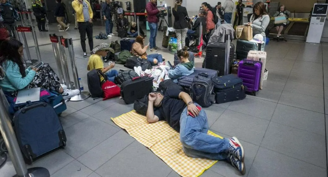 La aerolínea Viva Air dejó varados a más de 60.000 viajeros que pretendían tomar vacaciones durante Semana Santa.