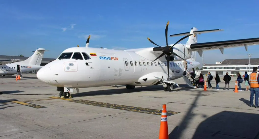 Avión de la aerolínea Easyfly, que se sumó a las aerolíneas que atenderán pasajeros afectados por las crisis de Ultra Air y Viva Air