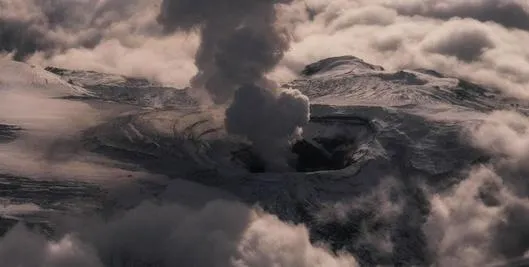 Imagen del Nevado del Ruiz, que tiene en alerta a los pueblos cercanos. Ibagué, por fortuna, no corre peligro.