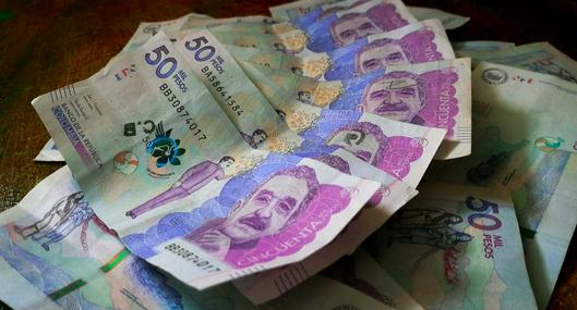 Foto de billetes colombianos de $ 50.000, a propósito del listado que reveló la Superfinanciera de bancos que más plata ganaron y perdieron