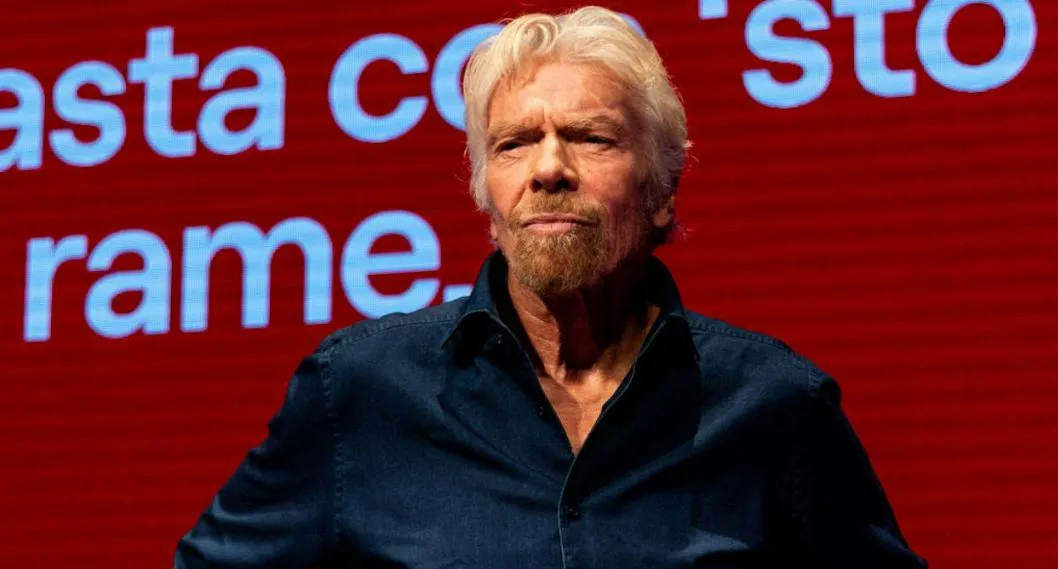 Foto de Richard Branson quien despedirá 675 trabajadores de Virgin Orbit en abril de 2023