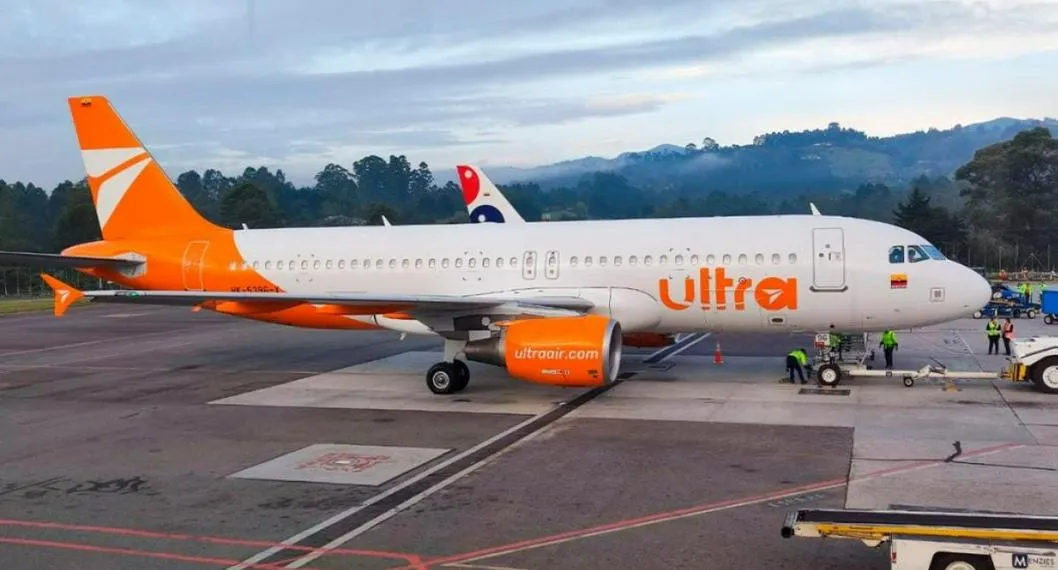 Avión de la aerolínea Ultra Air, que cesó operaciones en Colombia por quiebra y cuyo presidente, David Bojanini, responsabilizó al Gobierno Nacional de la debacle