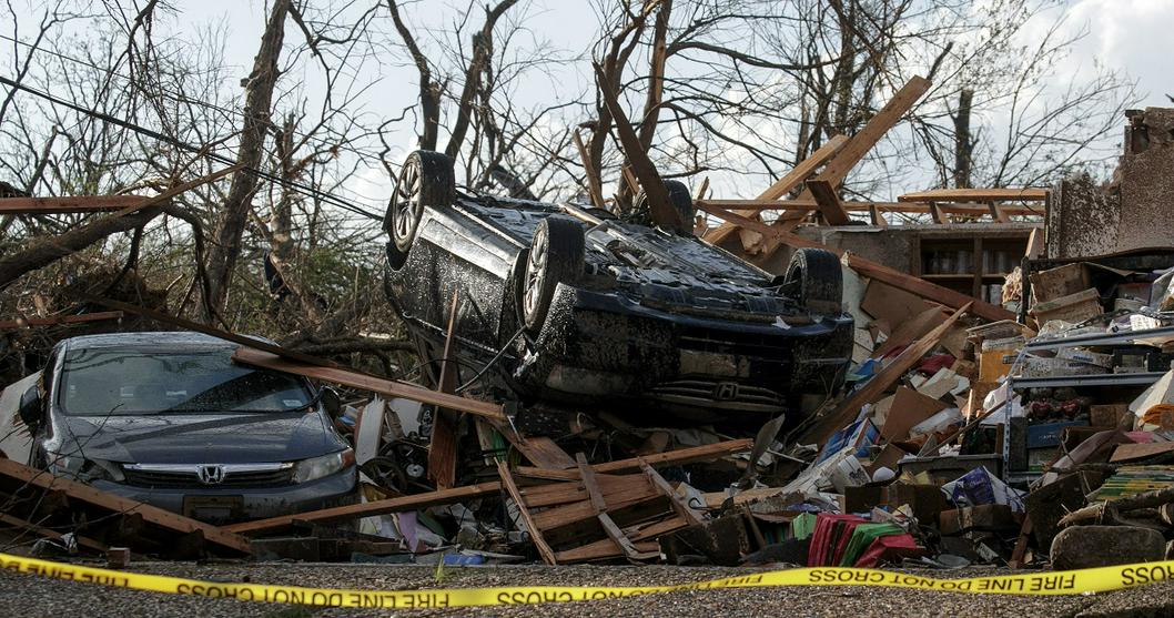 Al menos 22 muertos por tornados y tormentas en Estados Unidos.