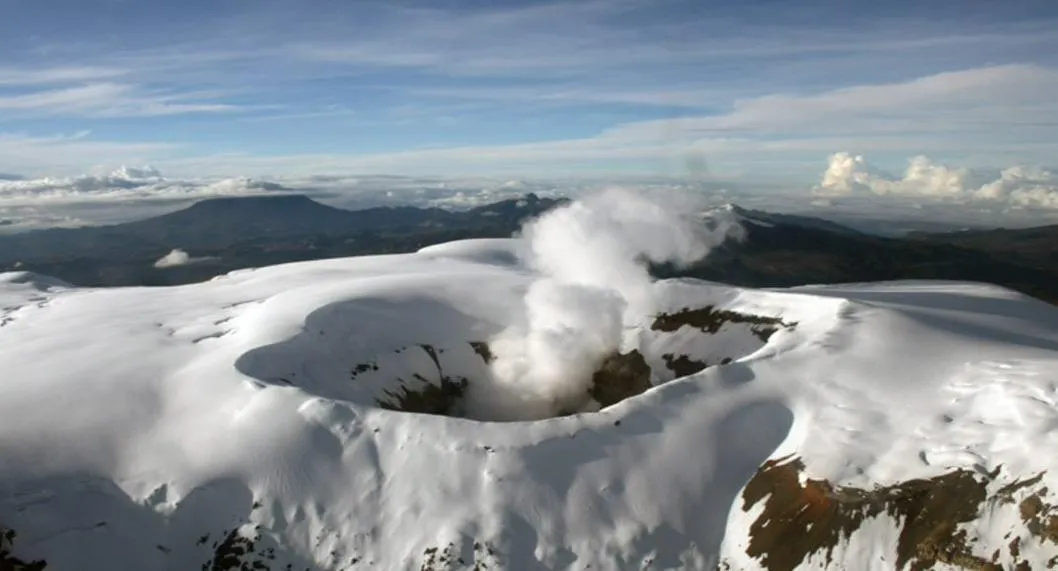 Foto del Volcán Nevado del Ruiz, a propósito de qué está pasando con el volcán. Expertos estudian  posible erupción