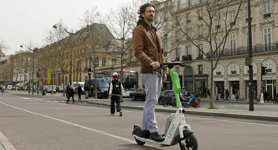 Por medio de un referendo, los ciudadanos de París decidieron que no se utilizará más las patinetas eléctricas en la ciudad. 