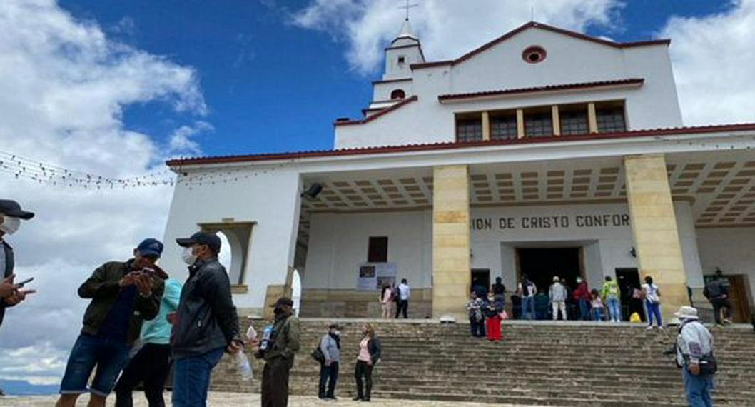 Iglesia del cerro de Monserrate, uno de los principales atractivos turísticos en Bogotá para la Semana Santa