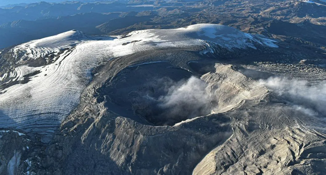 Foto del volcán Nevado del Ruiz, a propósito de la aclaración sobre si tendrá erupción inminente. 