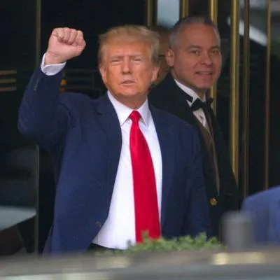Foto de Donald Trump llegando al tribunal de Nueva York, por caso Stormy Daniels