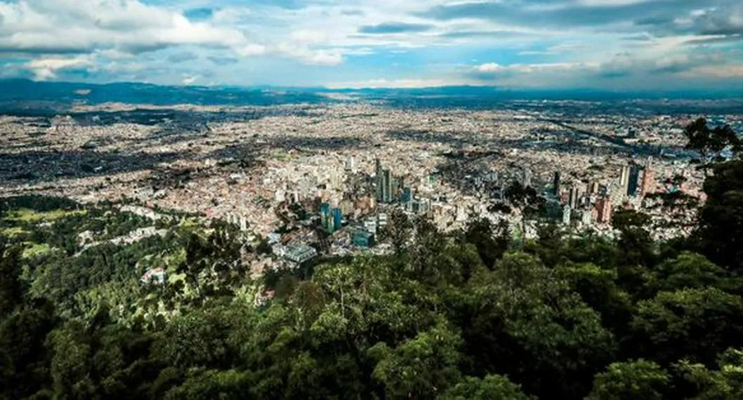Bogotá, luego de que revelaran que no se verá afectada por las emisiones del volcán Nevado del Ruiz.