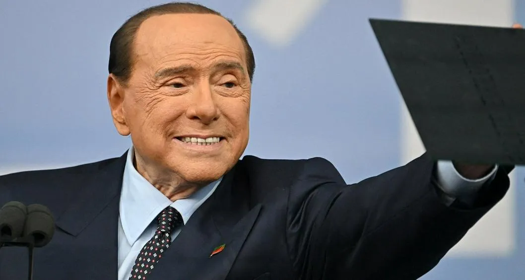 Silvio Berlusconi, que fue hospitalizado en Italia por problemas cardiacos