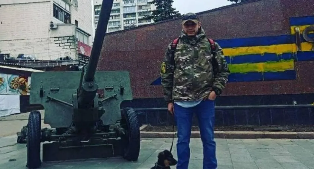Colombiano se fue a la guerra de Ucrania por una decepción amorosa. El hombre decidió vestirse de camuflado y con fusil para olvidar sus penas. 