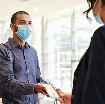 Ministerio de Salud en Colombia quitó las medidas de bioseguridad en aeropuertos, aviones y terminales de transporte