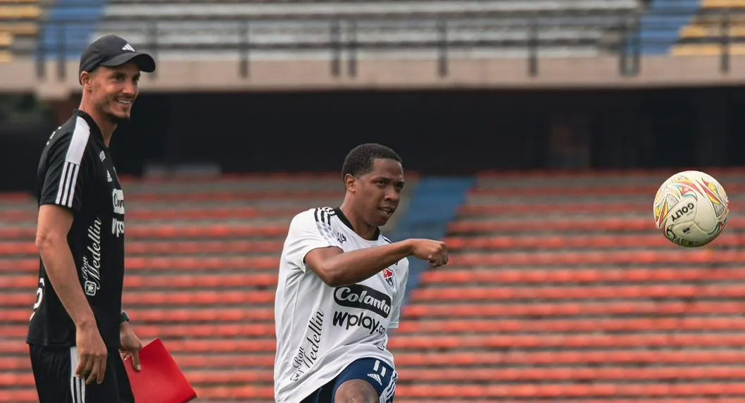 David González en un entrenamiento con el Medellín, a propósito de que Mano Menezes lo elogió.