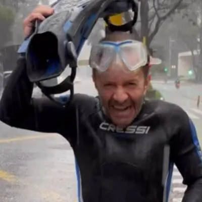 Con este video, Pirry mostró que salió a nadar en plena lluvia en Bogotá y e hizo una reflexión sobre el cambio climático durante Semana Santa.