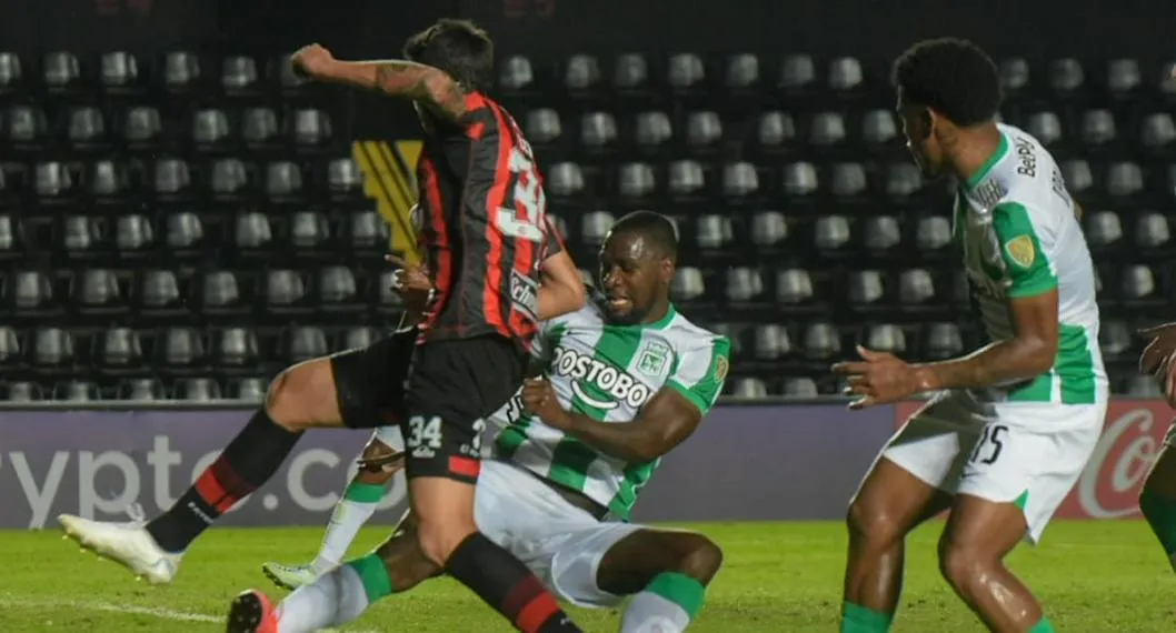 Imagen el partido entre Atlético Nacional y Patronato por Copa Libertadores, luego de que desde Argentina digan que "robaron" al equipo argentino.