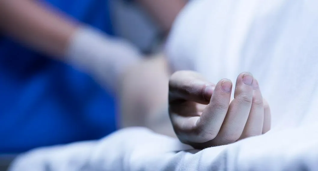 Hombre en el hospital. en referencia al homicidio de un hombre en Santander.