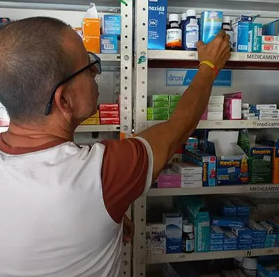 Farmacia de barrio en Colombia. El gremio no apoya las reformas laboral y de salud.
