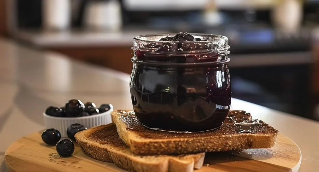 Estos son los pasos y los ingredientes para preparar mermelada de arándanos en casa y disfrutar en tostadas, galletas, pan, helados, quesos y más.