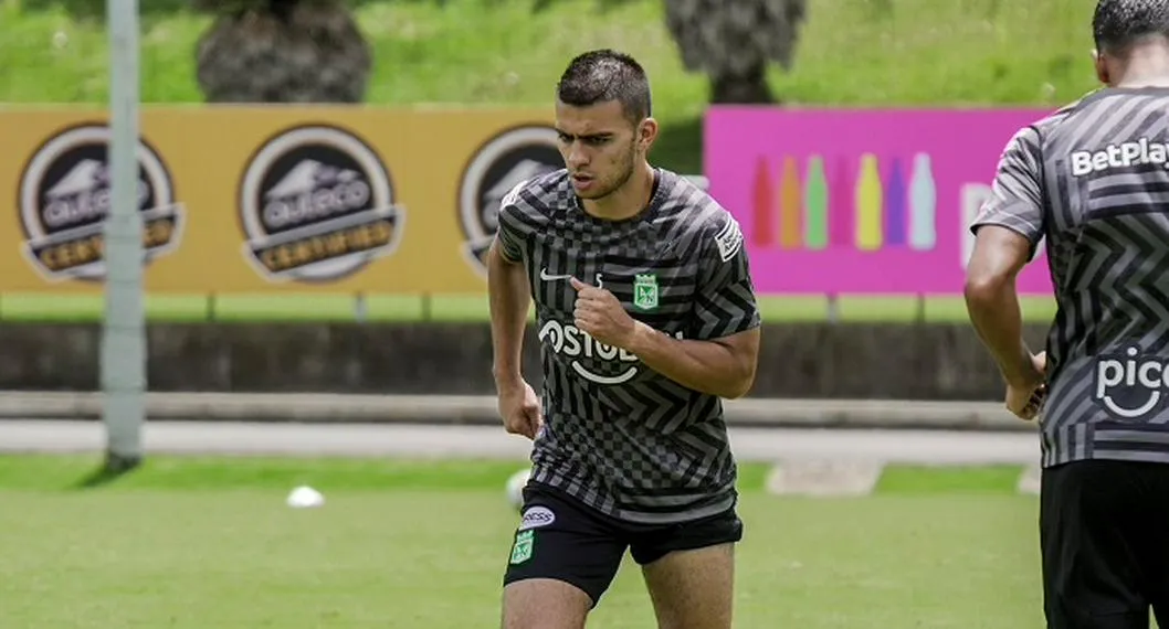 Jhon Duque, volante de Atlético Nacional, volviendo a entrenar luego de superar su lesión.