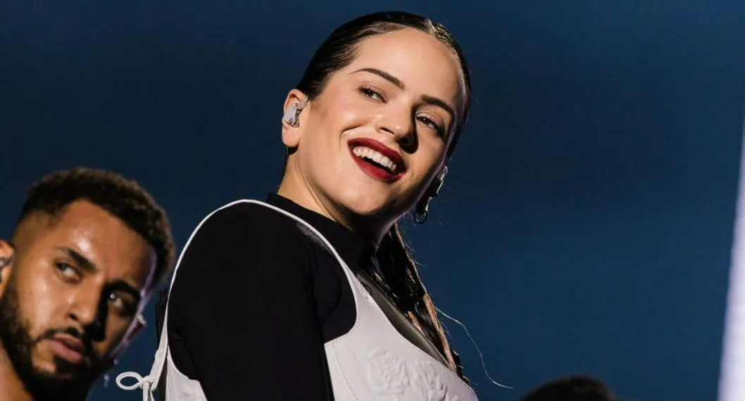Foto de la cantante Rosalía a propósito de su concierto en el Zócalo de la Ciudad de México