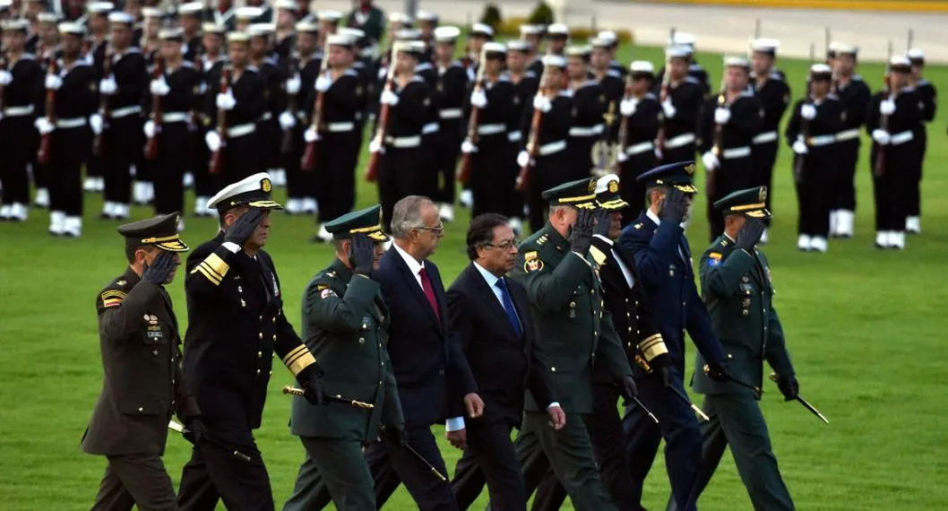 Altos mandos de las Fuerzas Militares, con el presidente Gustavo Petro.