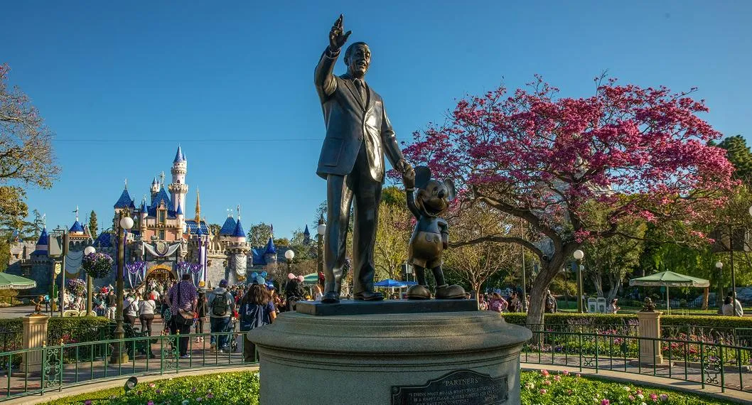 Un estadounidense visitó casi 3.000 veces Disneyland y batió el récord mundial Guinness por los viajes que hizo; quién es y más detalles