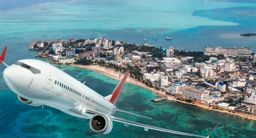 Foto de un avión volando sobre San Andrés, para ilustrar artículo sobre cuánto cuesta viajar a San Andrés en 2023.