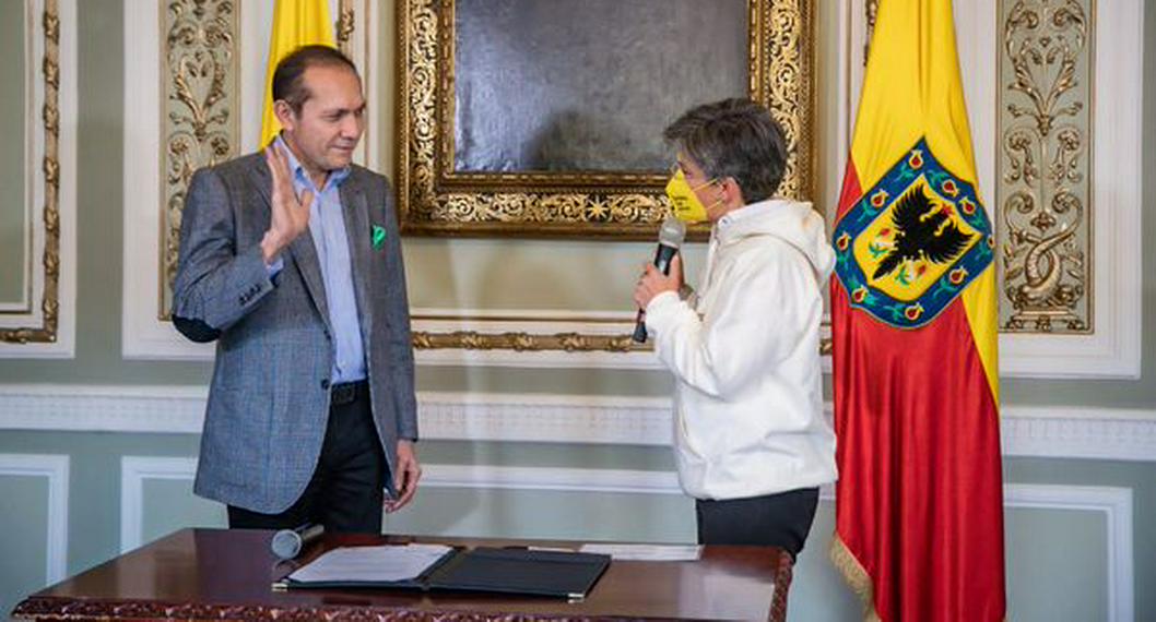 Posesión de Antonio Sanguino por parte de la alcaldesa Claudia López.