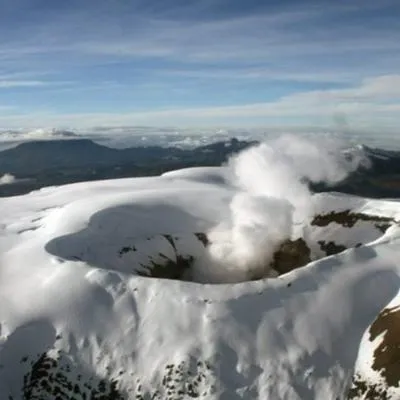 Foto del volcán Nevado del Ruiz para ilustrar artículo sobre las nuevas medidas que tomará el Gobierno ante la emergencia. 