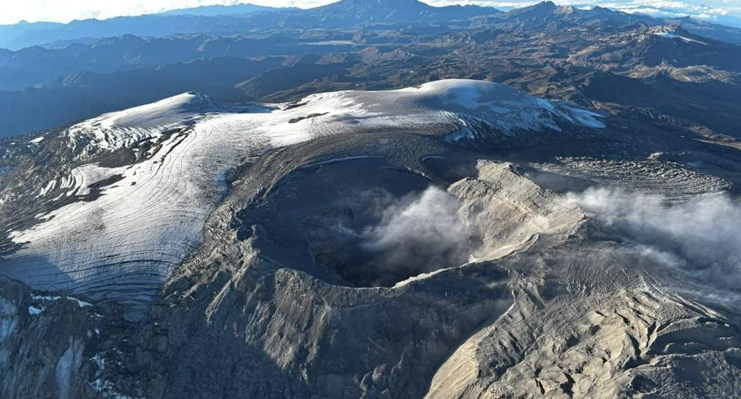 Foto del Nevado del Ruiz, por video de cráter con lava que fue desmentido