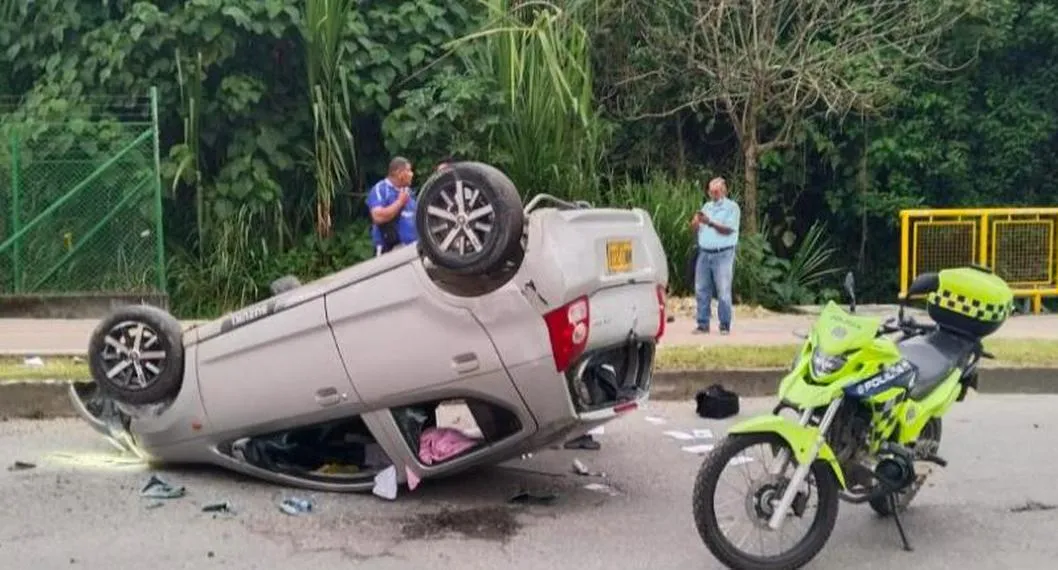 En Ibagué carro terminó volcado y destruido por accidente de tránsito