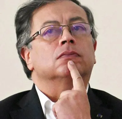 Gustavo Petro, que cometió error con lista de Time y burla de periodistas de Caracol Radio.