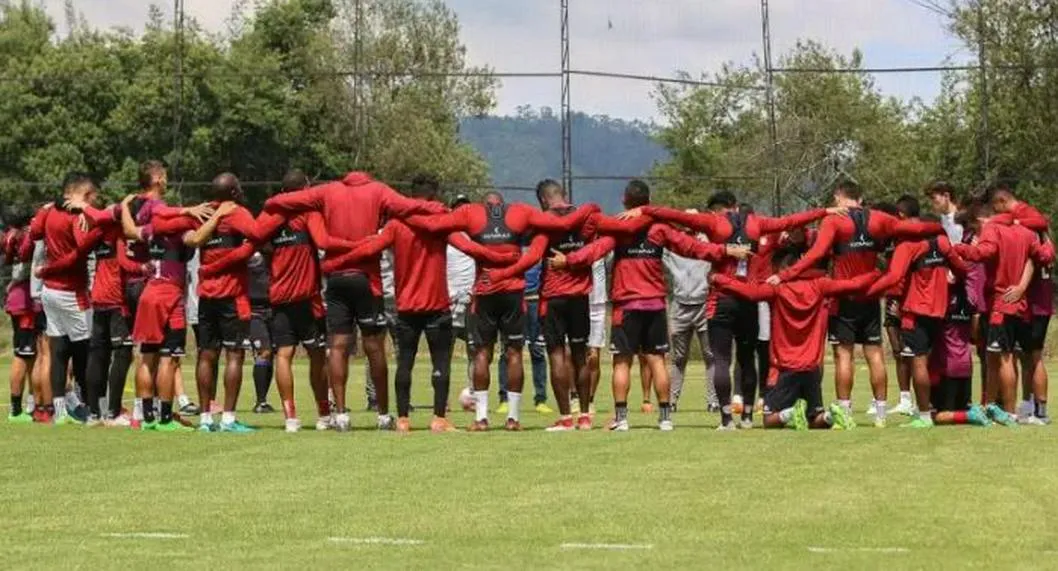 Entrenamiento de Independiente Santa Fe, que ahora tendrá dos bajas más por cuenta de la Selección Colombia.