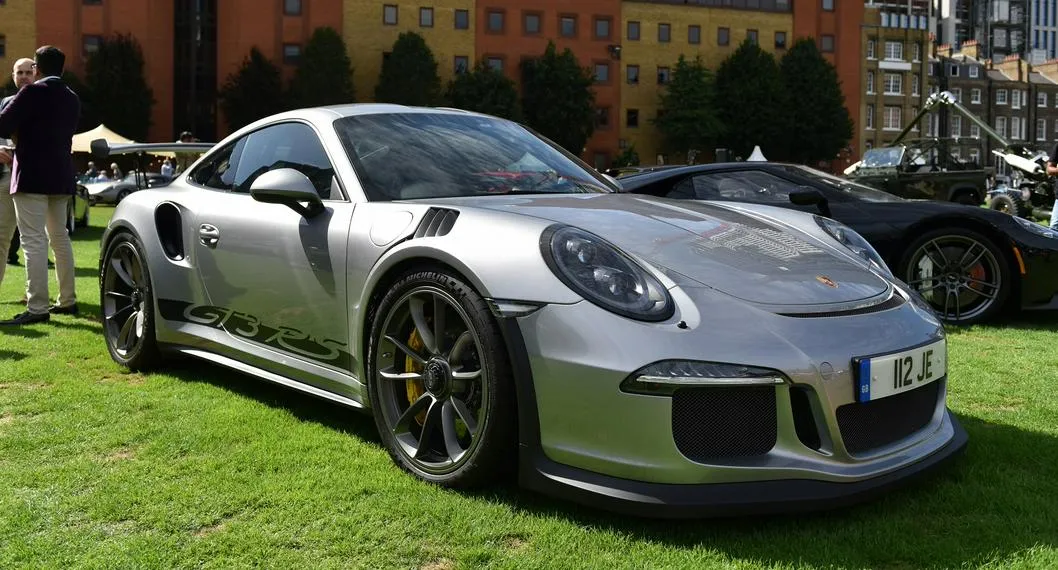 Más de 4 millones de pesos cuesta tener un Porsche 911 en Colombia, aún teniéndolo quieto.