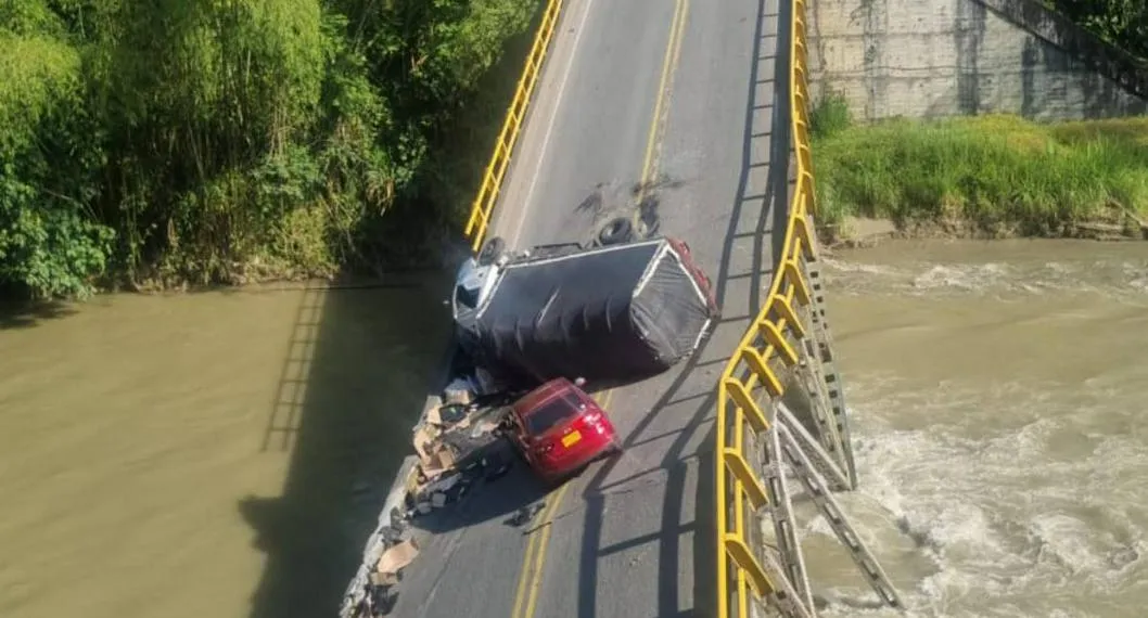 Foto de puente caído en río La Vieja, por petición del ministro de Transporte de hacer evaluación a puentes de Colombia