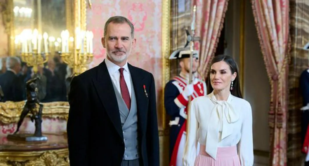 La Reina Letizia, de España, mostró de más por la combinación de su ropa
