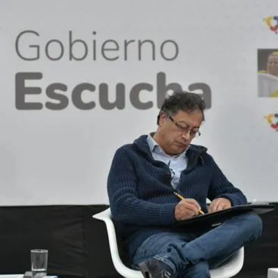 El presidente Gustavo Petro, quien habría ordenado incorporar propuestas de partidos tradicionales a la reforma a la salud.