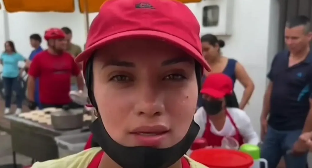 Vendedora de arepas a la que le lanzaron heces de perro en Villavicencio tuvo que salir del país por amenazas