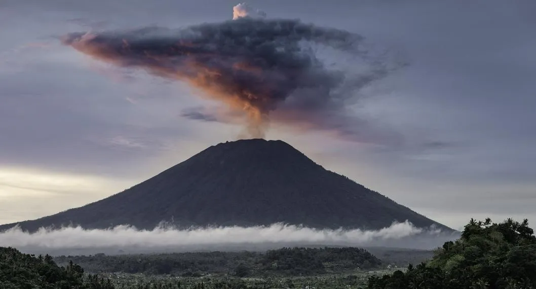 Supuesto viajero del tiempo predice super erupción volcánica en este año: causa terror